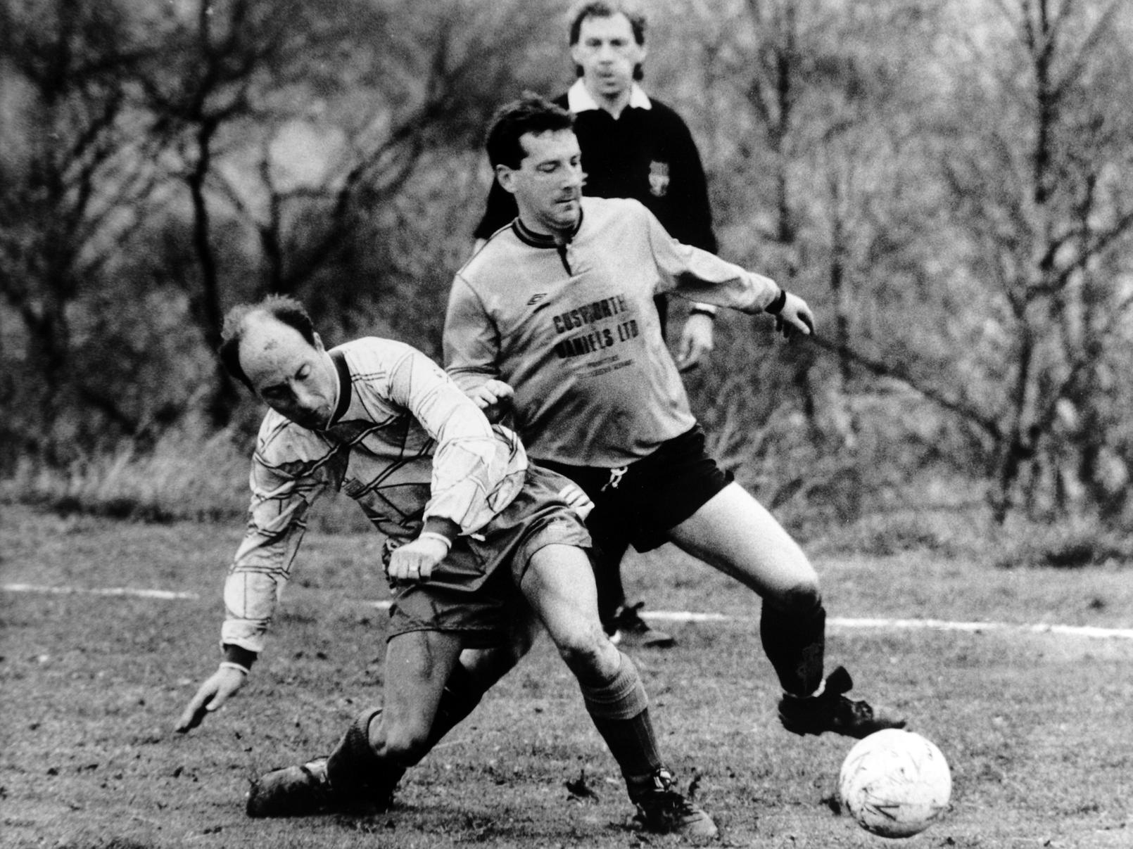 Graham Moles (left) of Pudsey White Horse and Ralph Mortimer of Belle Isle, fight for possession.