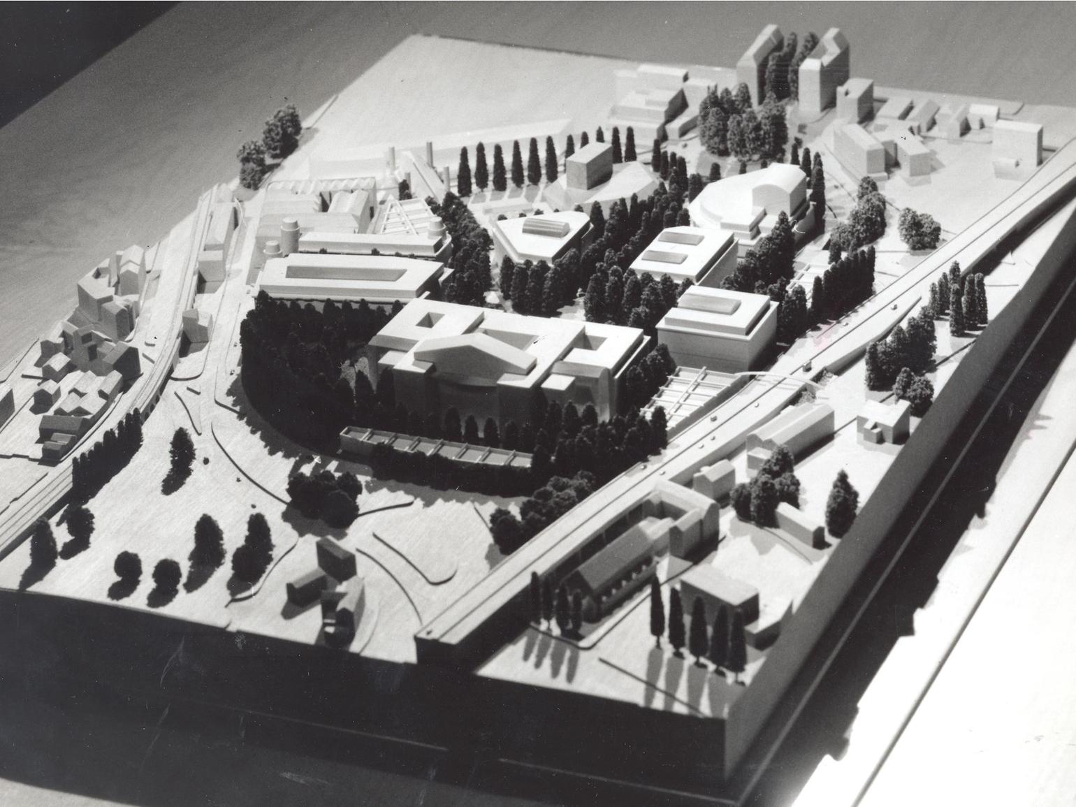 A model from February 1990 of how the finished building would look.