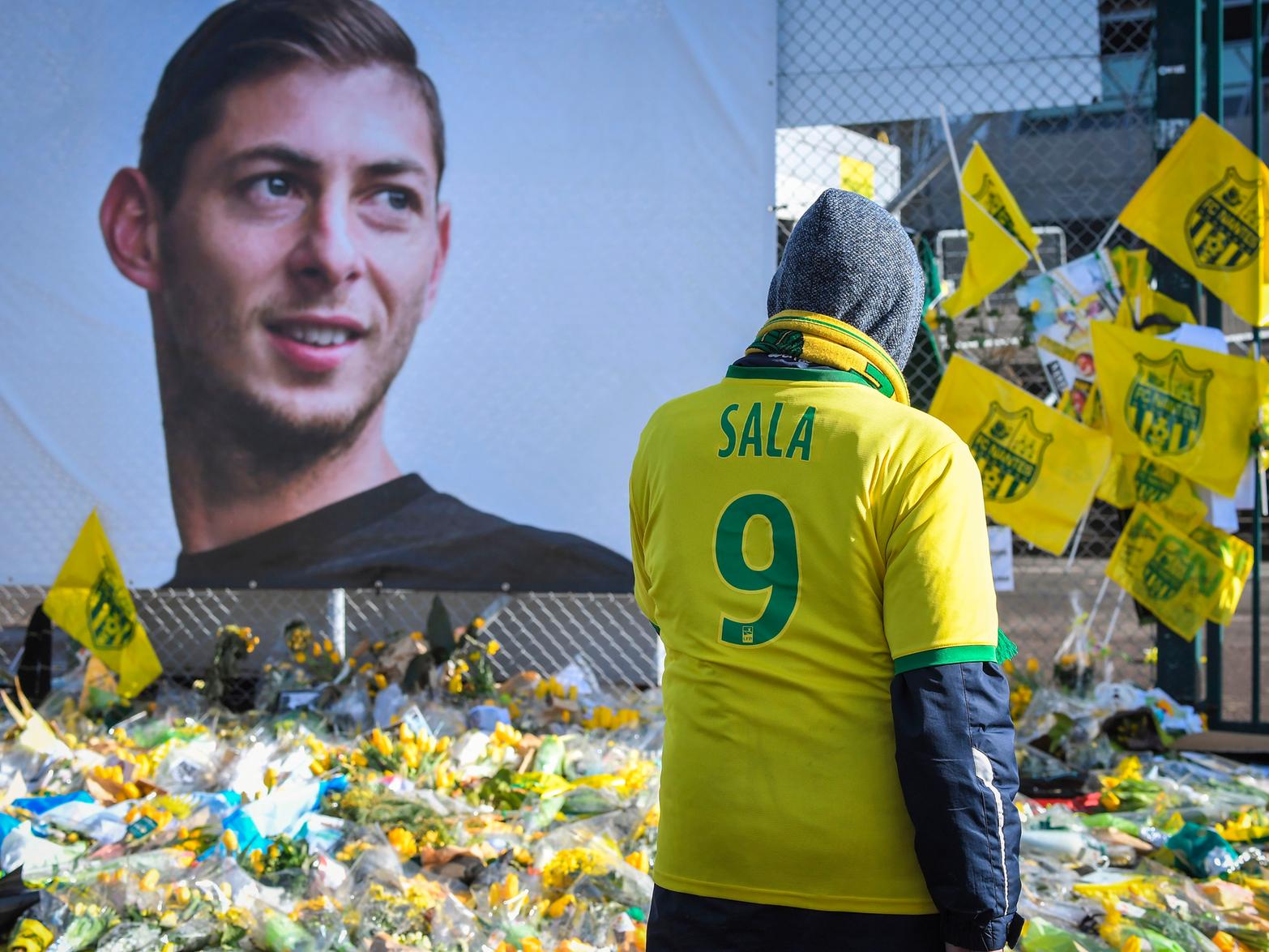 Cardiff City may be forced to pay Nantes the entire 15m transfer fee for Emiliano Sala, who tragically died in a plane crash last January. The two clubs remain locked in a legal dispute over the situation. (Daily Telegraph)