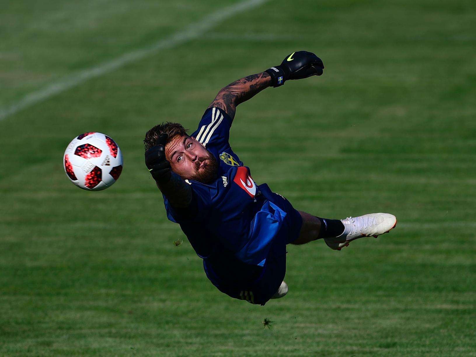 Swansea City goalkeeper Kristoffer Nordfeldt has hinted that he may look to leave the club in January, after being pushed out of the first team by Newcastle United loanee Freddie Woodman. (Wales Online)