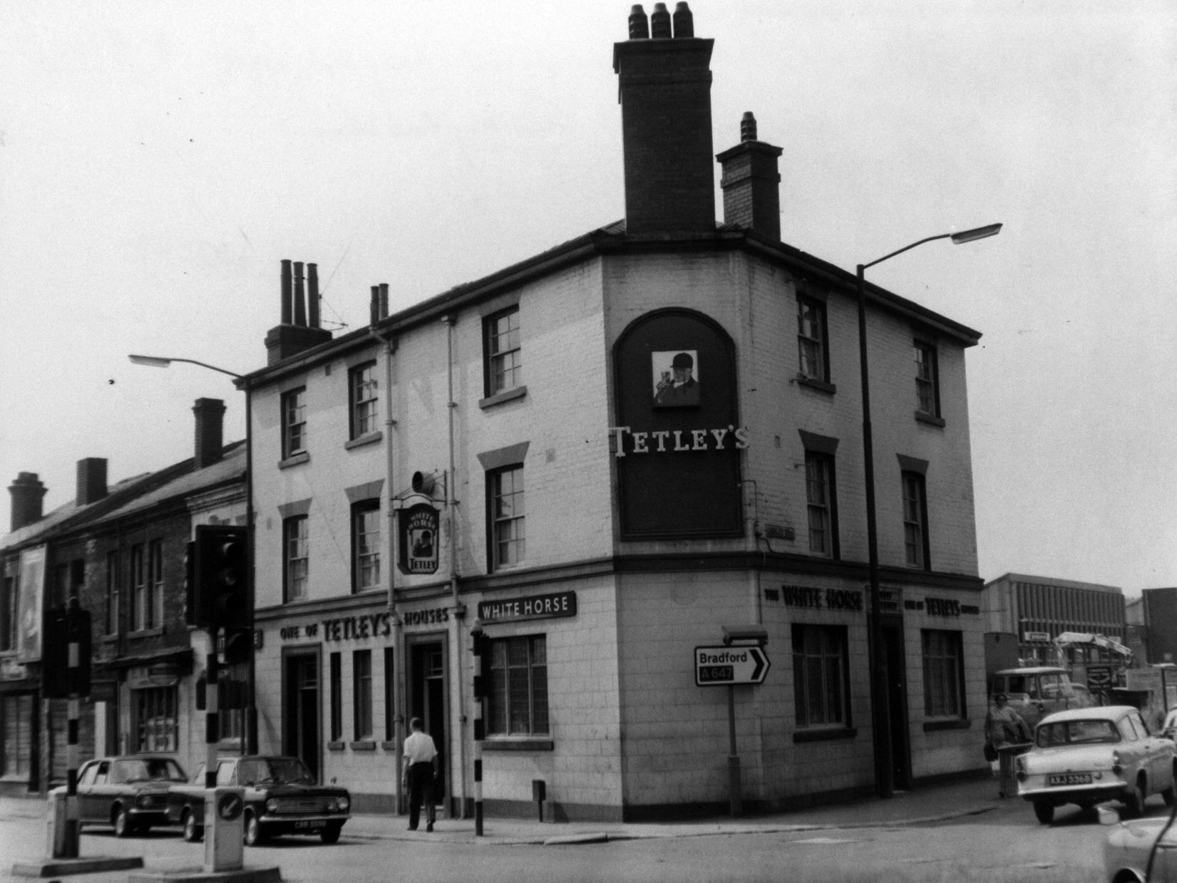 White Horse at the junction of Wellington Road and Armley Road. The pub was demolished to make way for Inner Ring Road scheme.