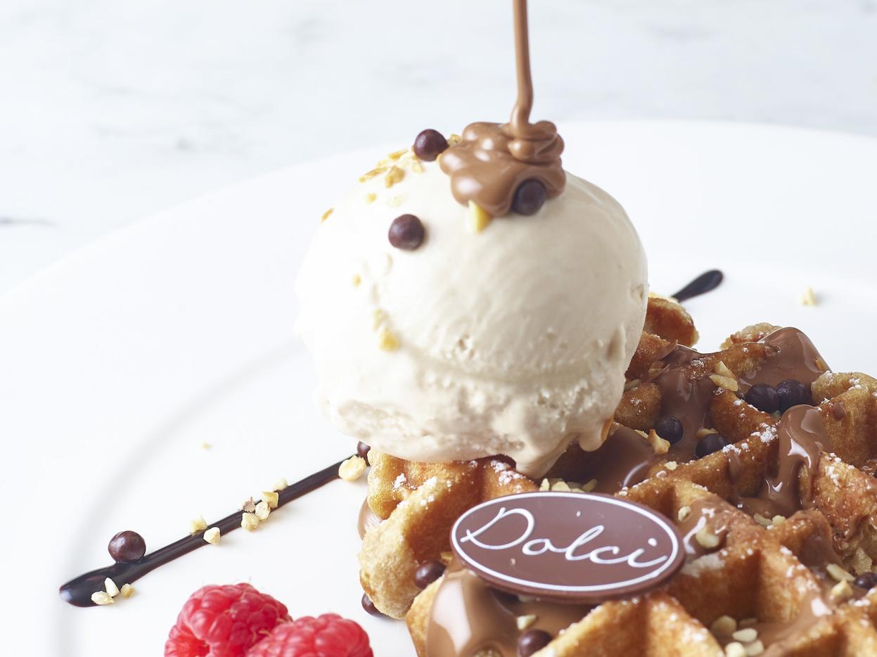 An ideal choice for all waffle fans. A golden Belgium waffle smothered in Nutella, roasted hazelnuts, dark chocolate pearls and an alluring scoop of hazelnut ice cream. Its every chocolate lovers dream!