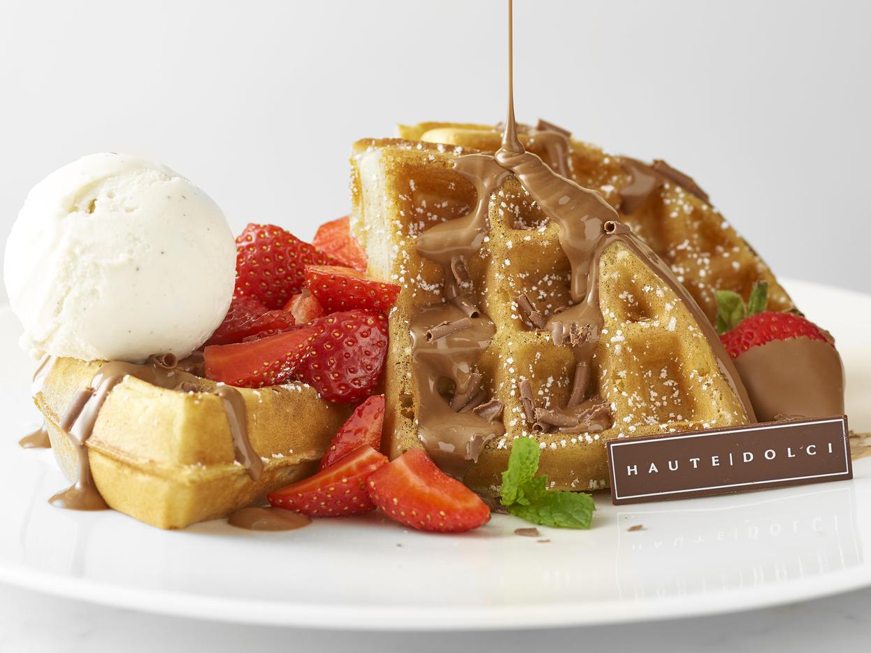 Another must-try for any waffle lover - this time draped in milk chocolate sauce, alongside Madagascan vanilla gelato, and topped with chocolate-dipped strawberries. Simple, but irresistible to the taste buds.