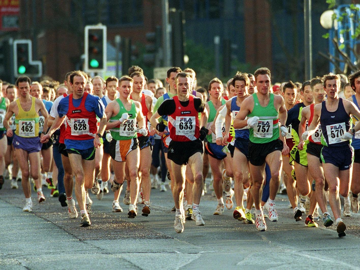 Runners in the Help the Aged Abbey Dash 1999 on Wellington Street.