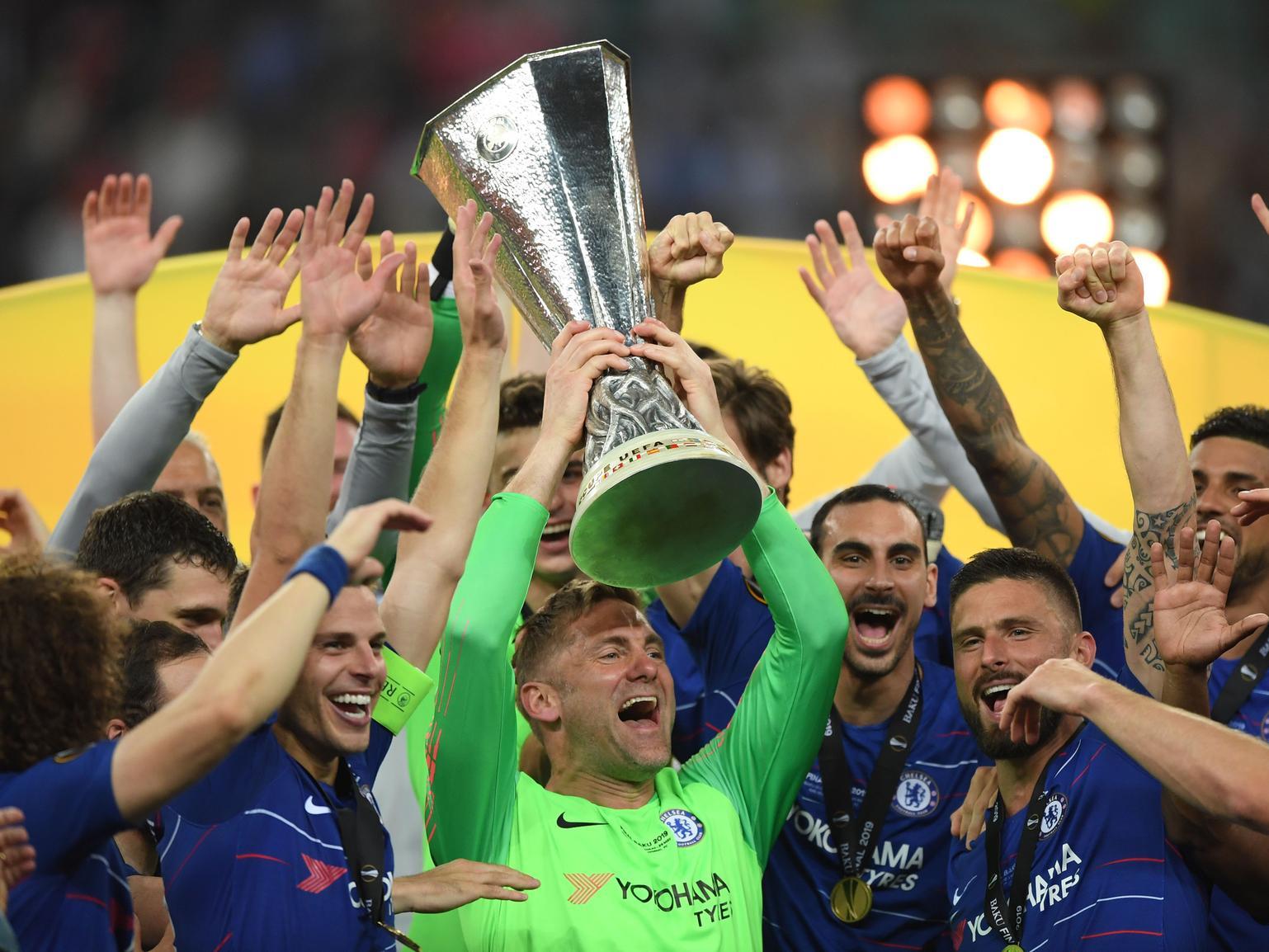 Ex-Leeds United defender Danny Mills has claimed that the club could look to snap up free agent goalkeeper Rob Green on a free agent deal, if they require cover for Kiko Casilla in the coming weeks. (Football Insider)