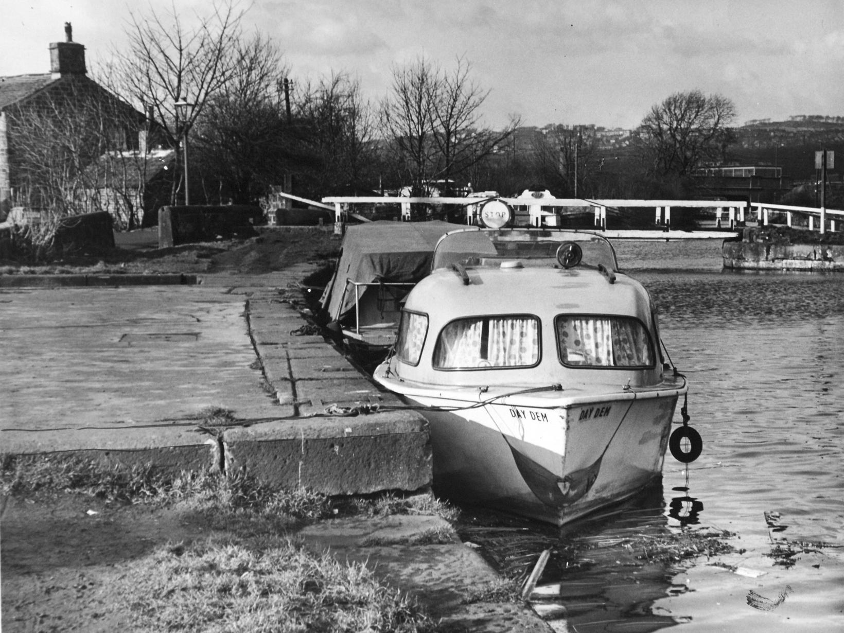 The swing bridge on the Leeds and Liverpool canal at Rodley pictured in February 1968..