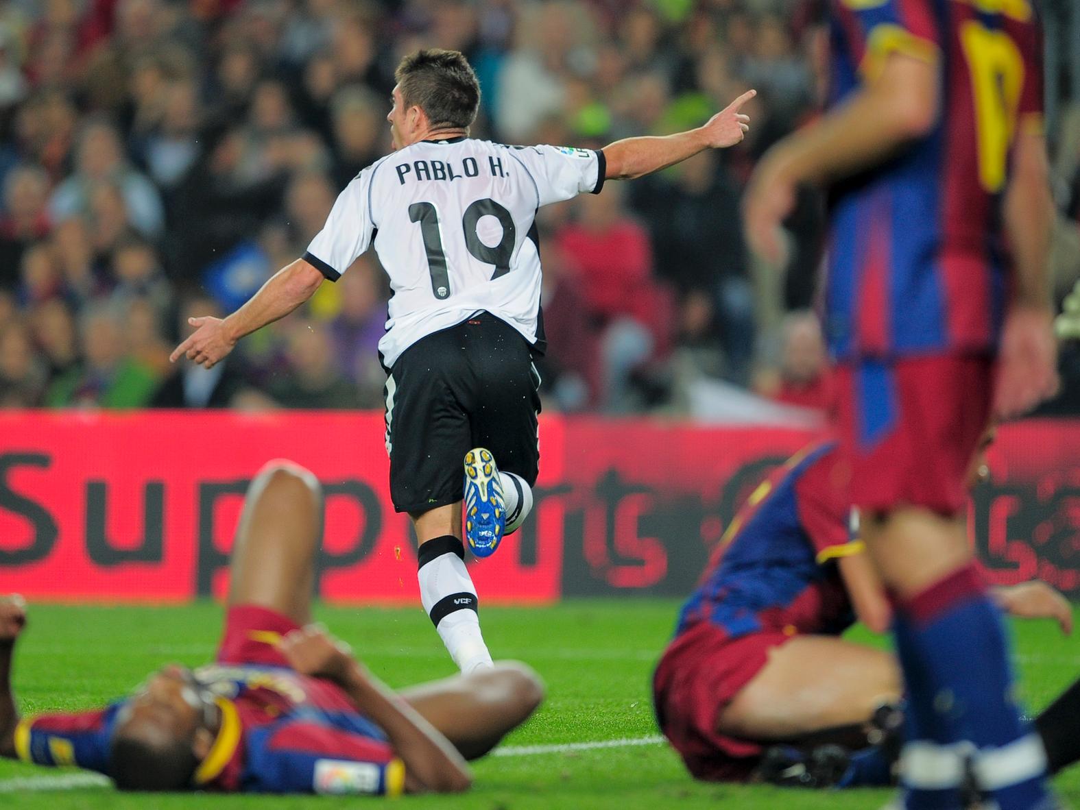 Pablo Hernandez scoring for Valencia against Barcelona