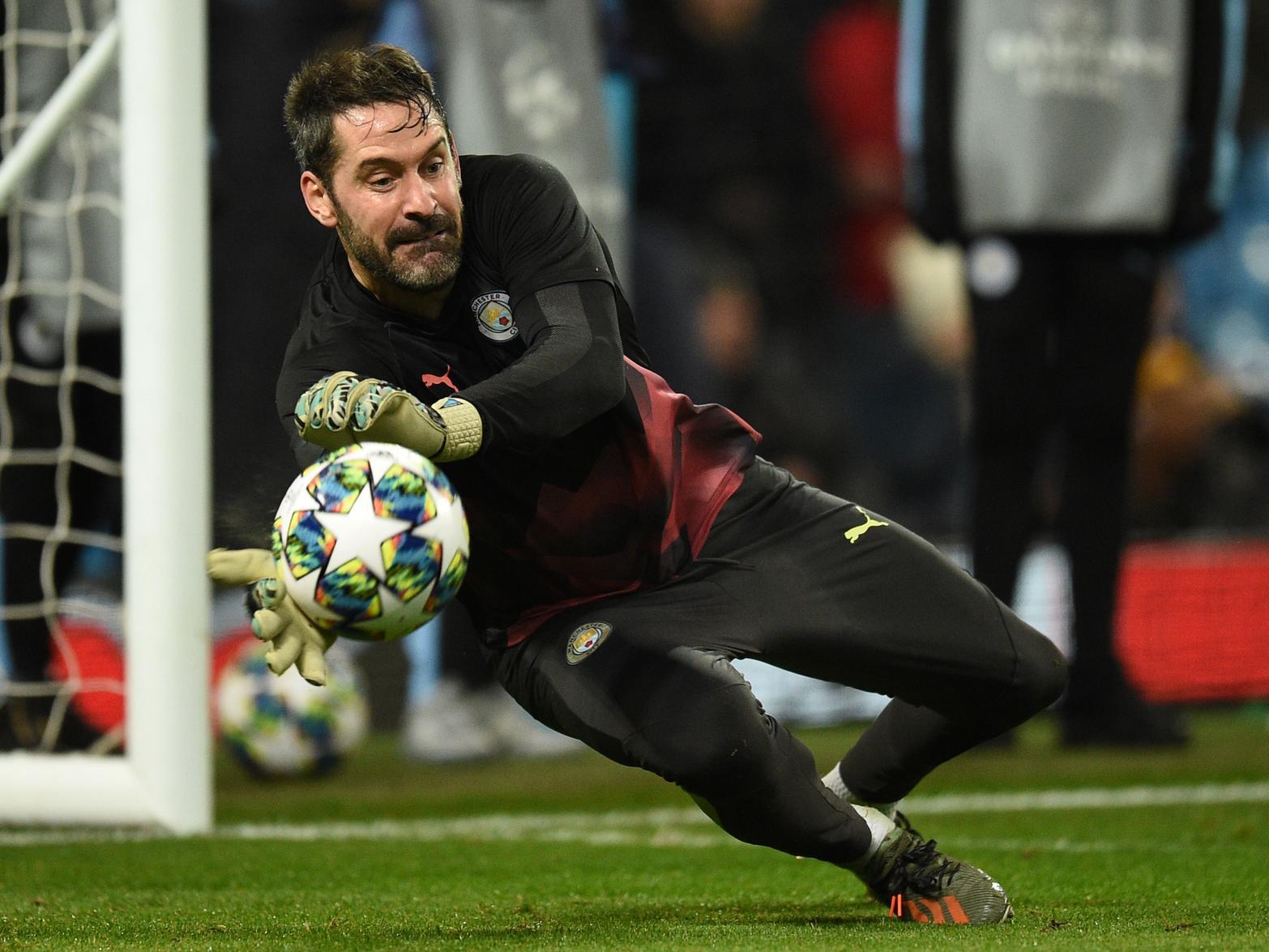 Derby County goalkeeper Scott Carson has suggested the club wouldn't be able to recall him from Man City in January, amid widespread criticism of their struggling stopper Kelle Roos. (The 72)