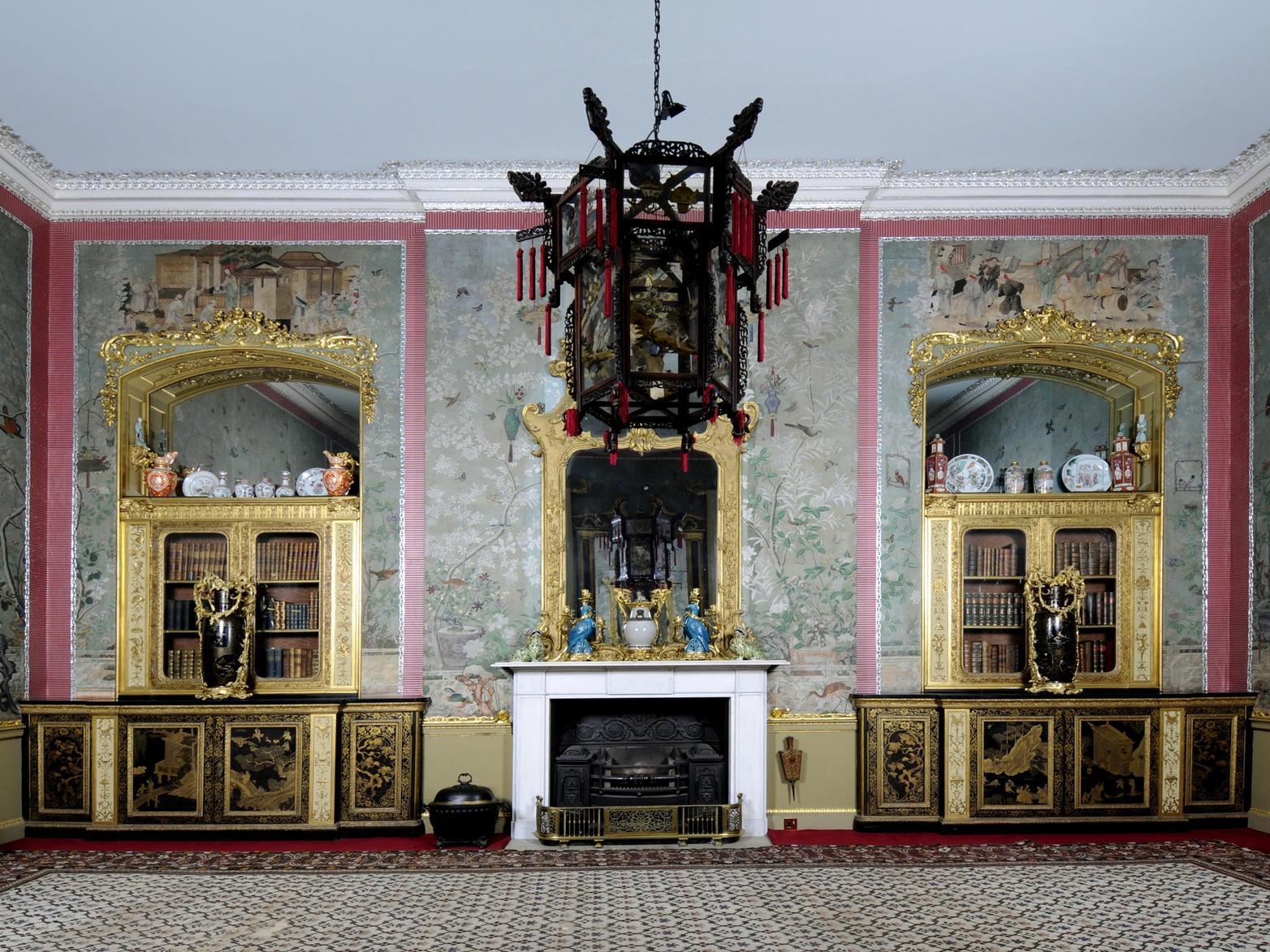 The wallpaper was chosen by Lady IsabellaHertford, who lived at Temple Newsam in the 1820s. She decided to liven it up by cutting out exotic birds from her copy of Birds of America.