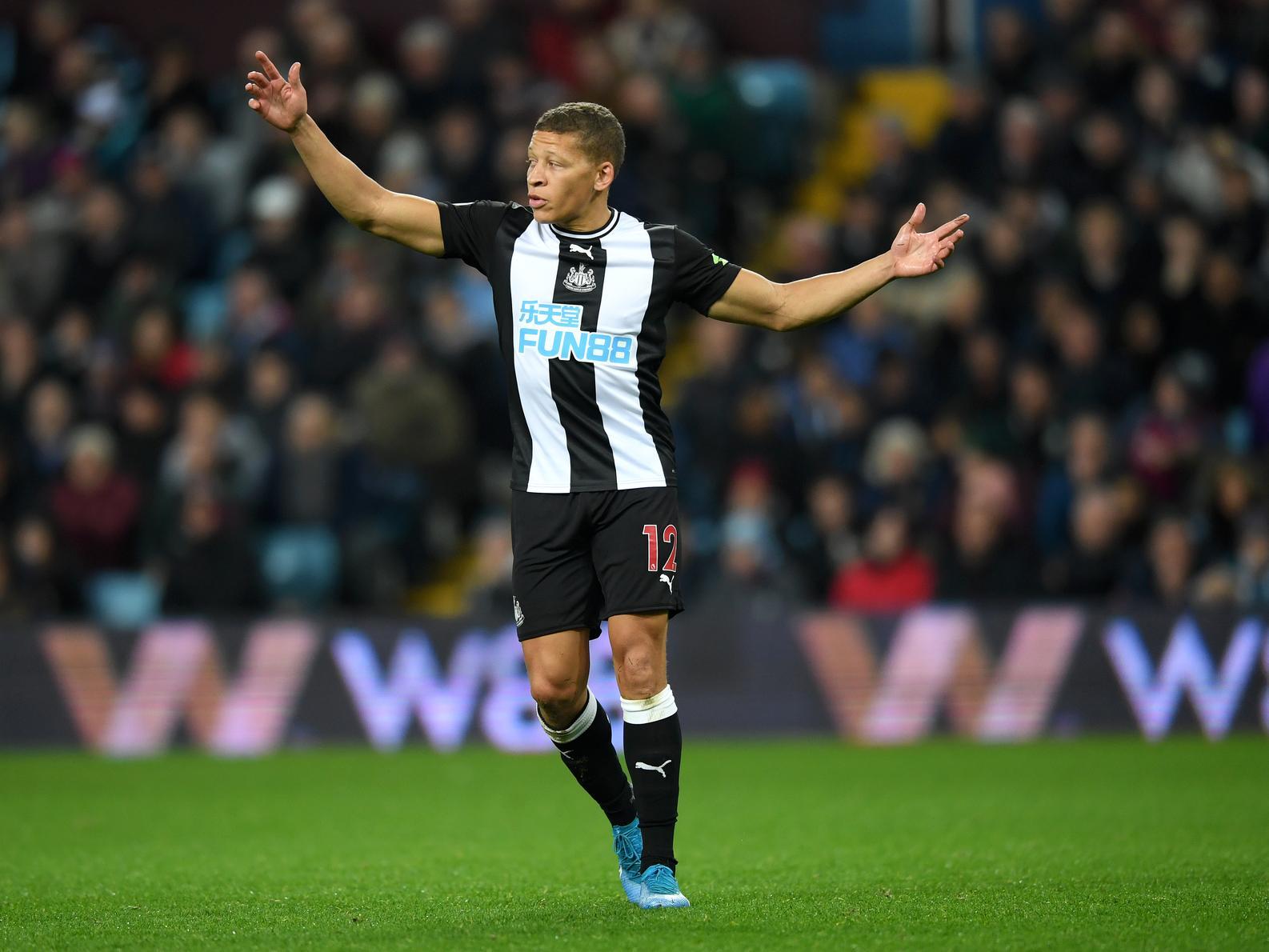 Nottingham Forest are set to go all guns blazing to secure Newcastle United striker Dwight Gayle in January, as they hope to get the Championship goal machine to work his magic again. (Football League World)