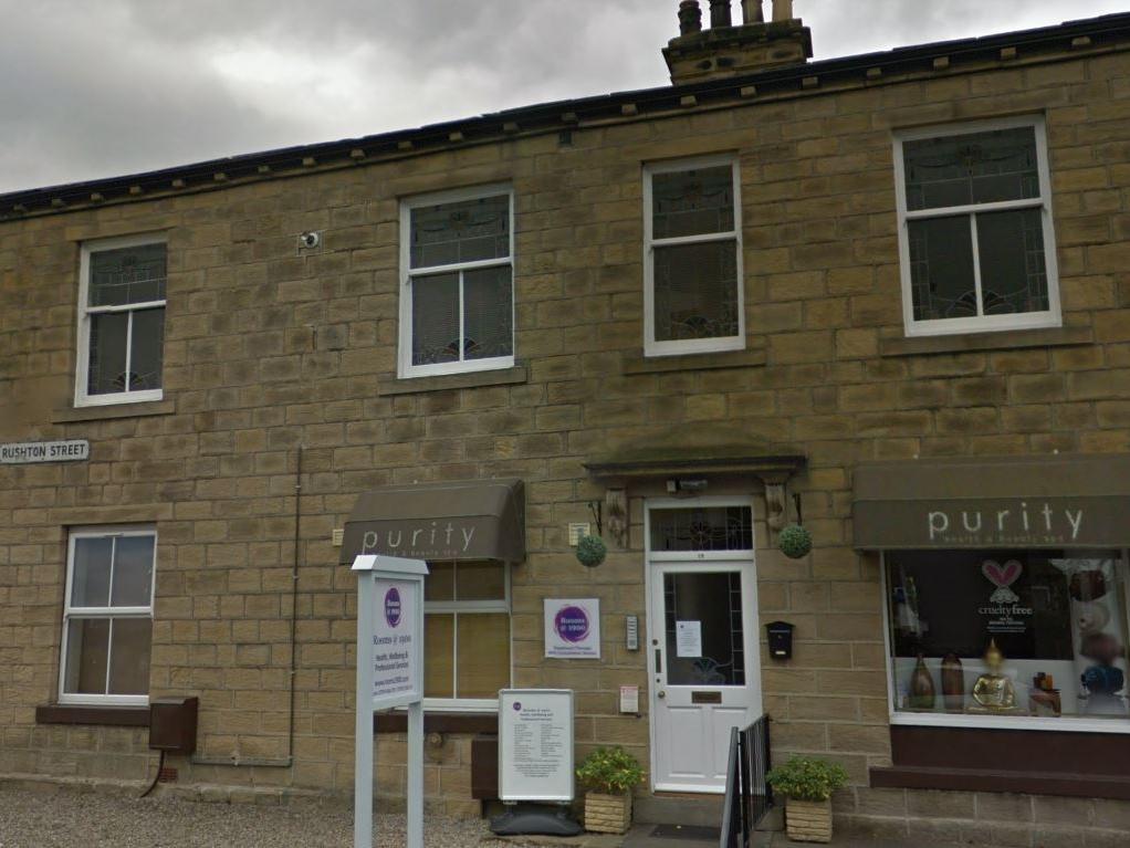 This spa and salon offers a wide range of nail treatments on 45 Thornhill Street, Calverley. The team are rated 5* and were praised for being 'professional and efficient' offering a 'a lovely pamper experience'.