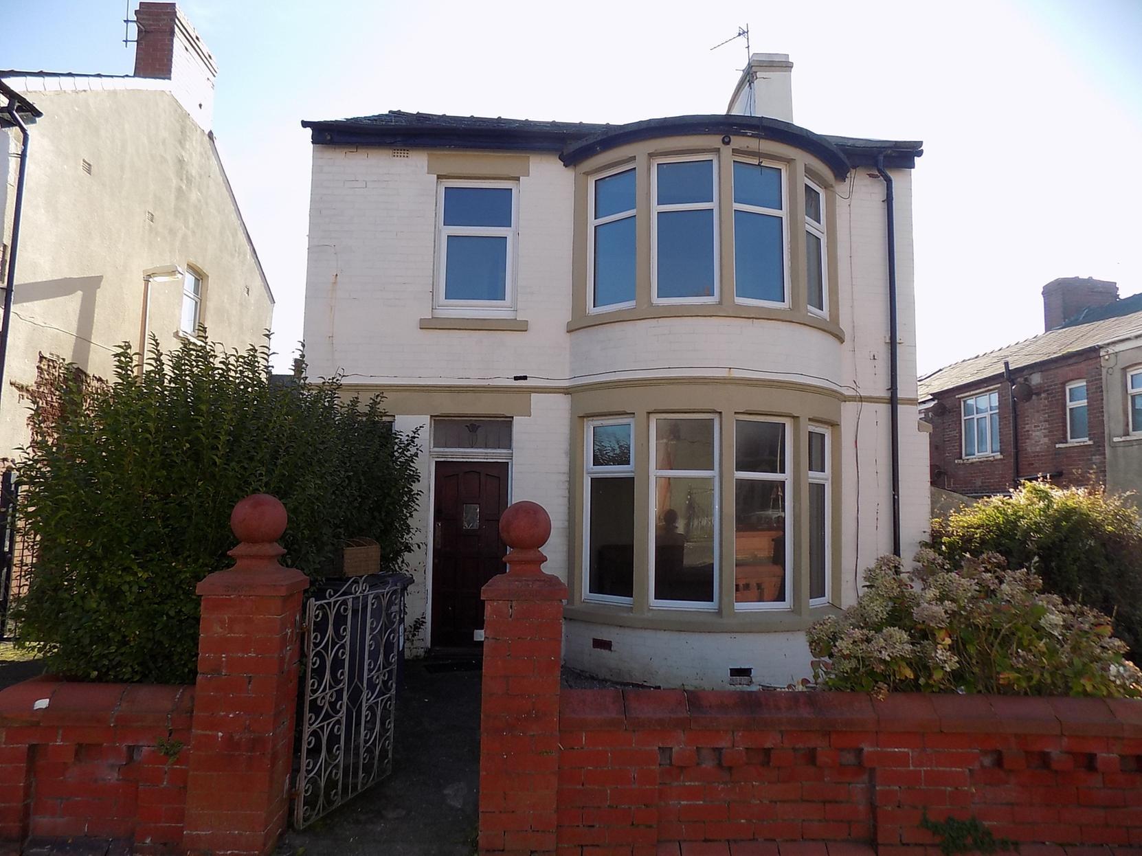 4 bed detached house to rent - 650pcm, 150pw | Property details: Dining kitchen, two reception rooms, spacious bedrooms and enclosed garden | More details can be found here: https://www.zoopla.co.uk/to-rent/details/53163174