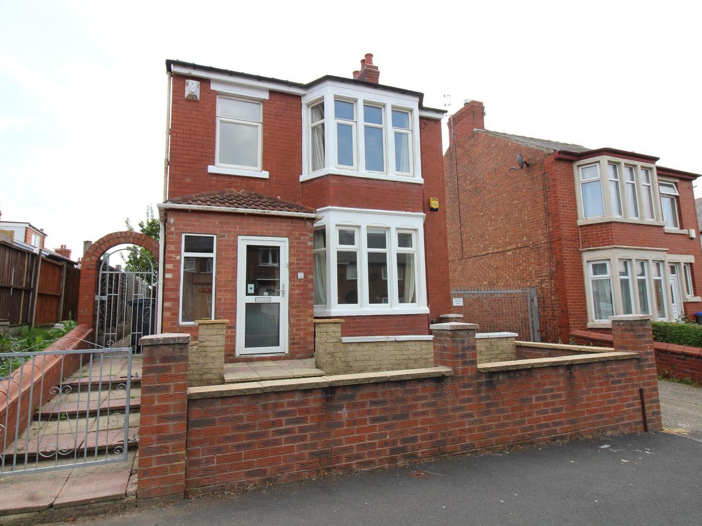 3 bed detached house to rent - 625pcm, 144pw | Property details: The property features; a modern kitchen and four piece bathroom, three reception rooms | More details can be found here: https://www.zoopla.co.uk/to-rent/details/44039959