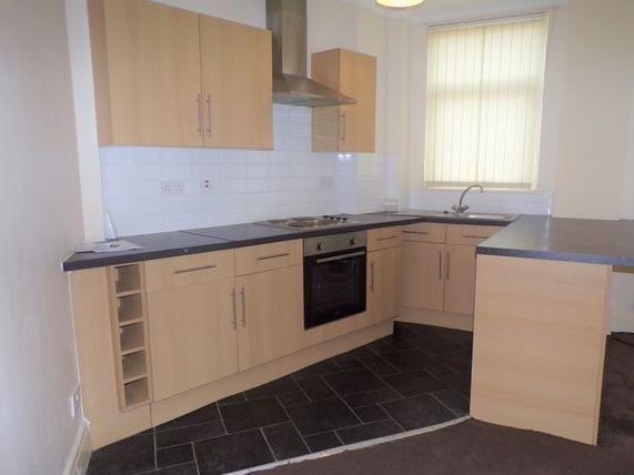 1 bed flat to rent - 368pcm, 85pw | Property details: The extremely spacious property offers a good size bedroom, a large bathroom and an open plan lounge/kitchen | More details: https://www.zoopla.co.uk/to-rent/details/53239840