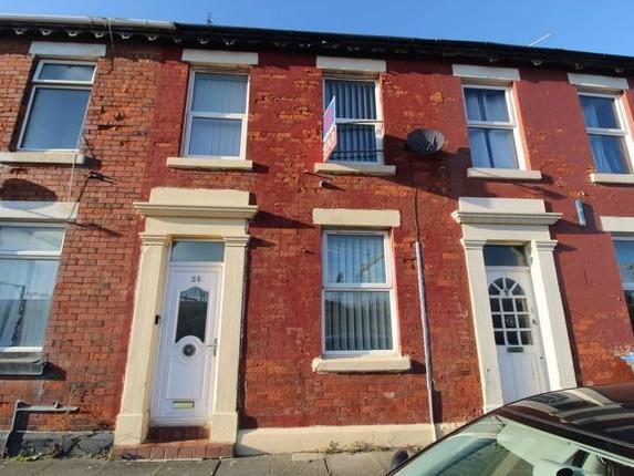 3 bed terraced house to rent - 475pcm, 110pw | Property details: Reception room, bathroom with shower and unfurnished | More details can be found here: https://www.zoopla.co.uk/to-rent/details/53282905