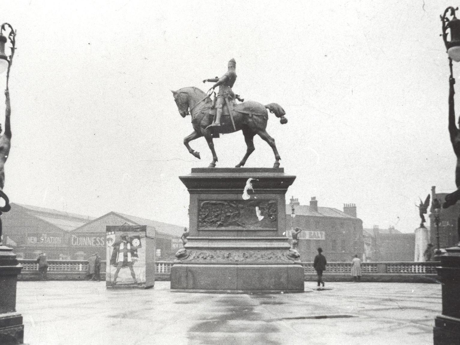 City Square pictured at the end of the 1920s with New Station in the background.