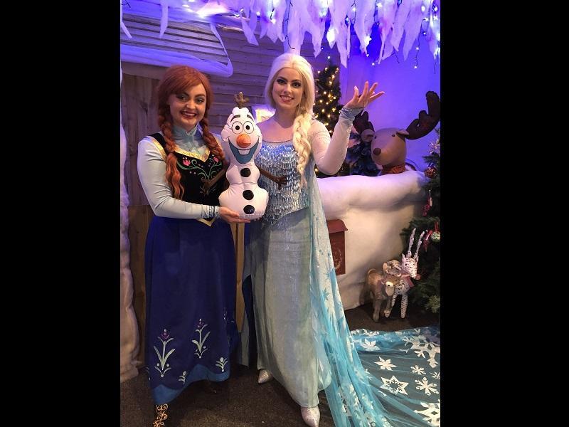 Anna and Elsa from Disneys Frozen