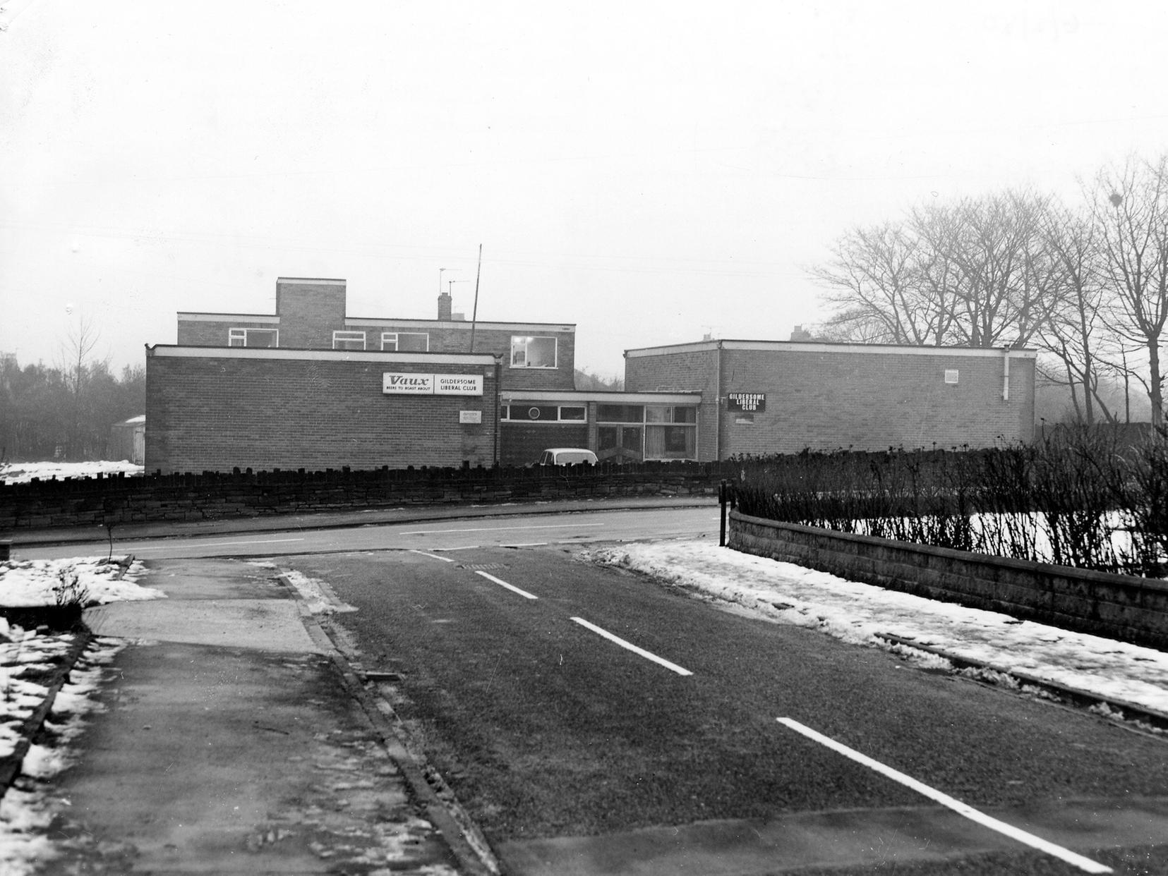 Looking from Birchfield Avenue towards Gildersome Liberal Club on Street Lane.