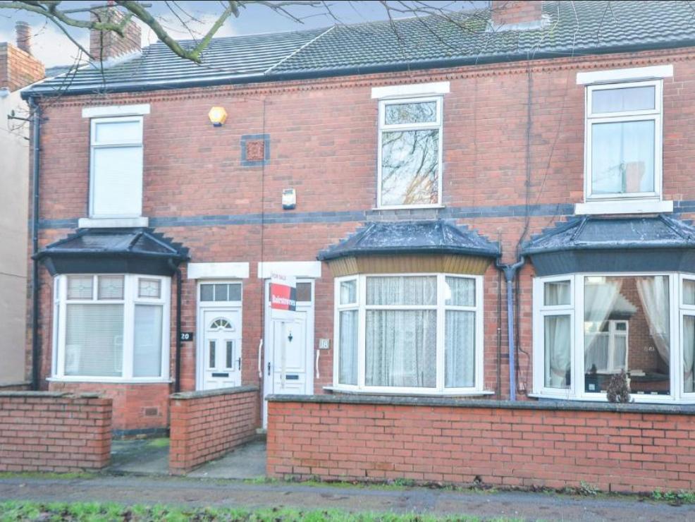 Situated near Mansfield station, this property benefits from a garden to the front and rear, an extended downstairs bedroom and two double bedrooms on the first floor. Offers over 70,000