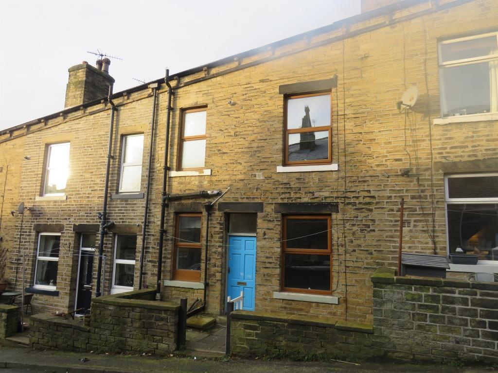 Two double bedroom property situated in the lovely village of Mytholmroyd with excellent transport links and is close to schools.
Estate Agent: William H Brown