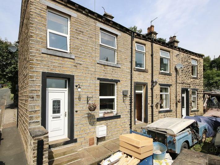 This two bedroom stone built semi-detached property benefits from superb views and is close to amenities with good transport links and access to the M62.
Estate Agent: Dawson Estates