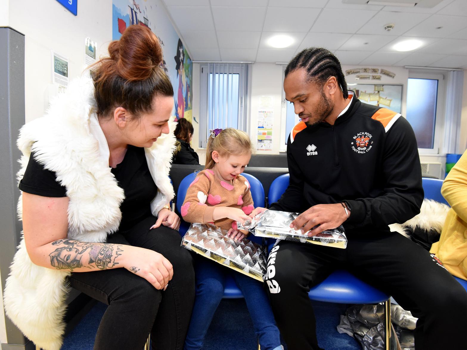 Nathan Delfouneso with Frankie-Rae Robertson, 3, with mum Leanne Bottomley.