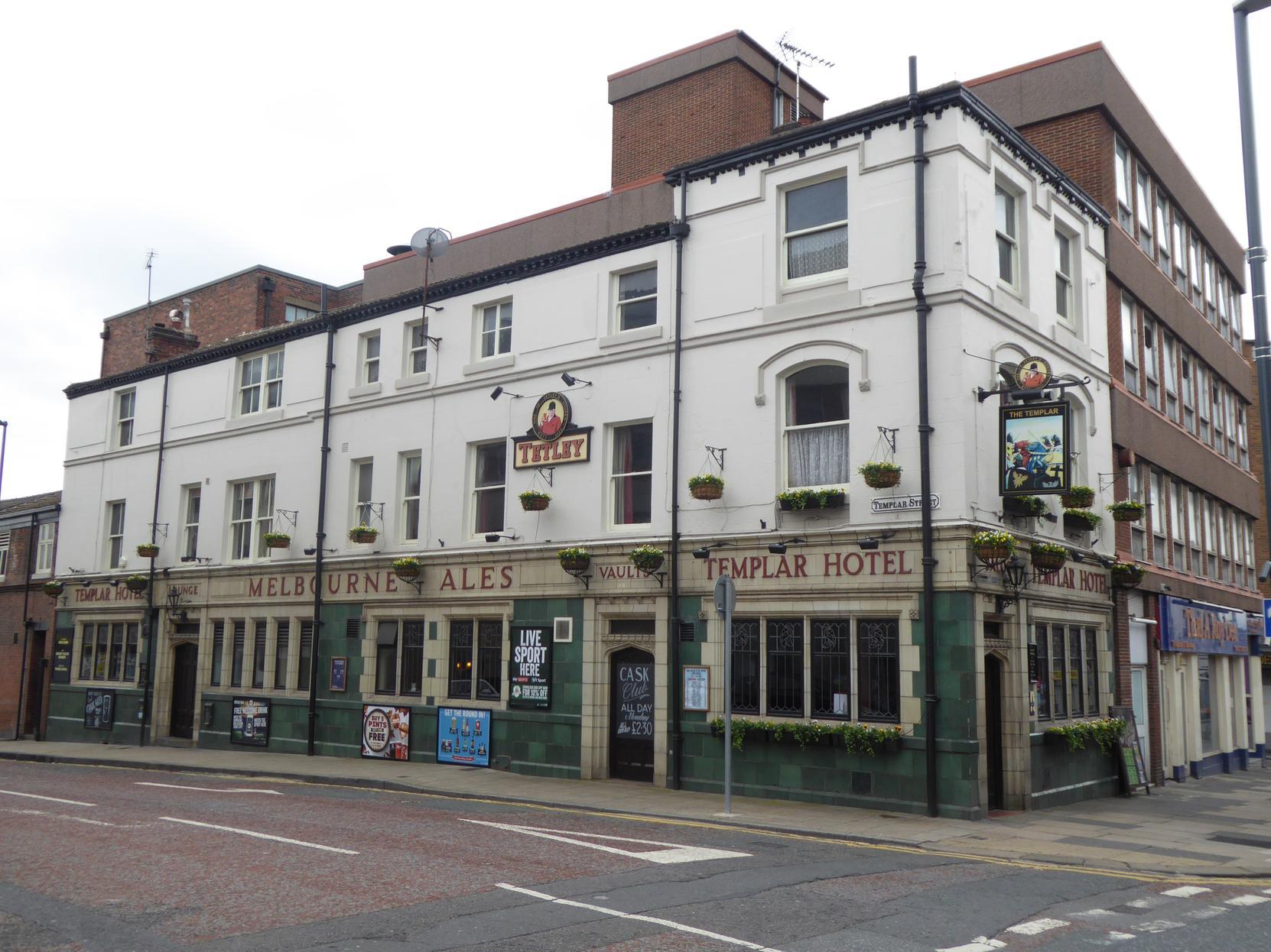 This street corner pub was built in the early 19th century. Was given a major refurbishment in the 1920s, much of which remains intact today. The outside  is clad with impressive green and cream tiling made by Burmantofts