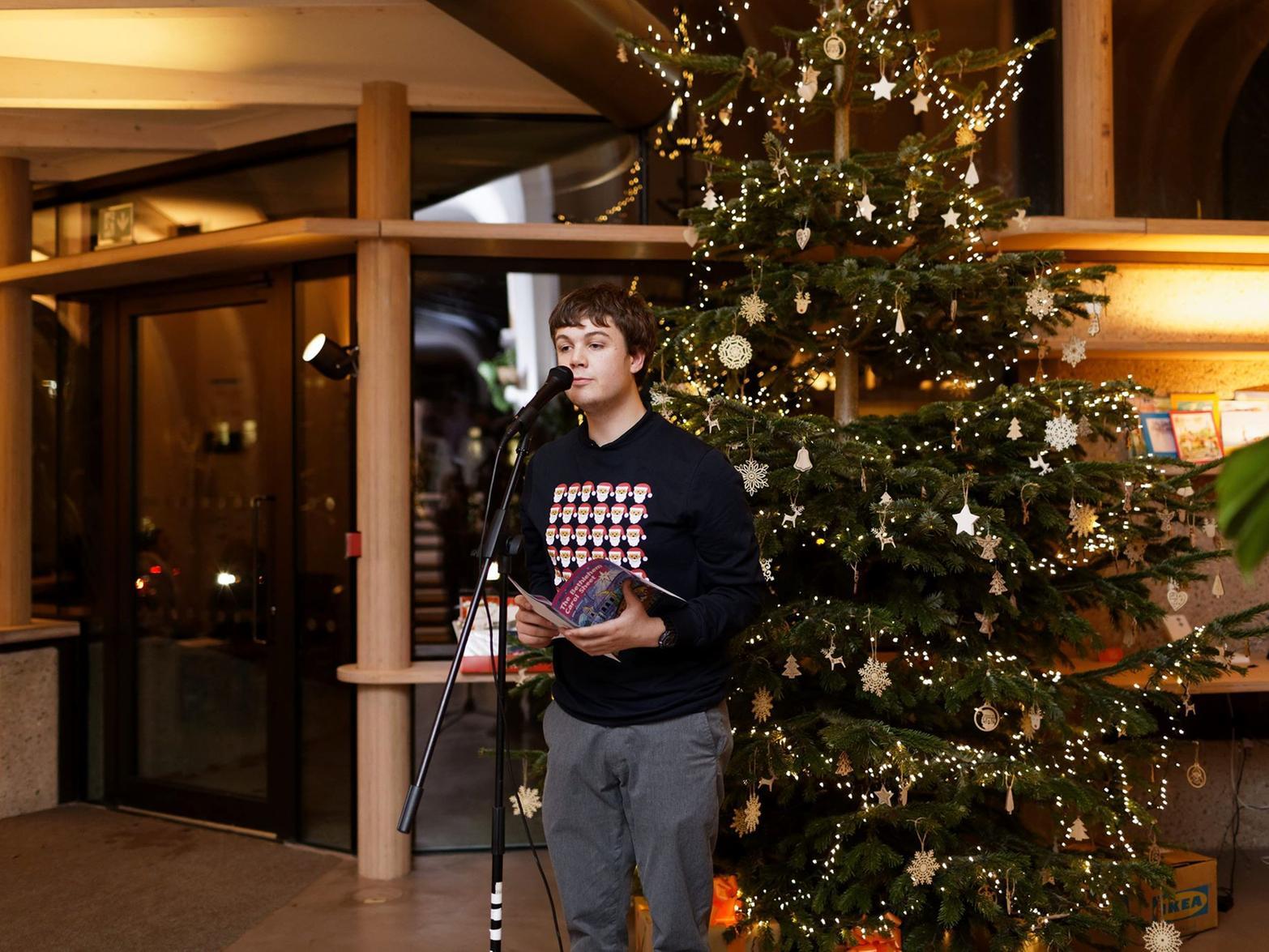 Ollie Brown, 17, offered to sing Christmas carols for cancer patients at Maggie's Yorkshire oncology centre at St James' Hospital in Leeds.