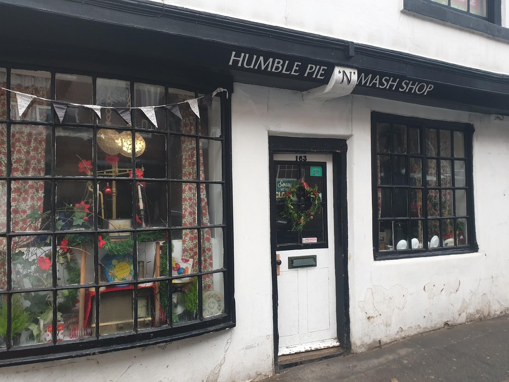 A reviewer said:
Always a really warm welcome, excellent food, cosy place. A great range of pies, excellent quality and great value.