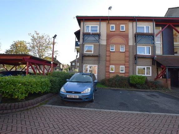 Newhall Green, Leeds, LS10. This one bedroom apartment is sold with no chain, and is ideal for a starter home. This property is located in a cul-de-sac residential area. Property agent: Whitegates