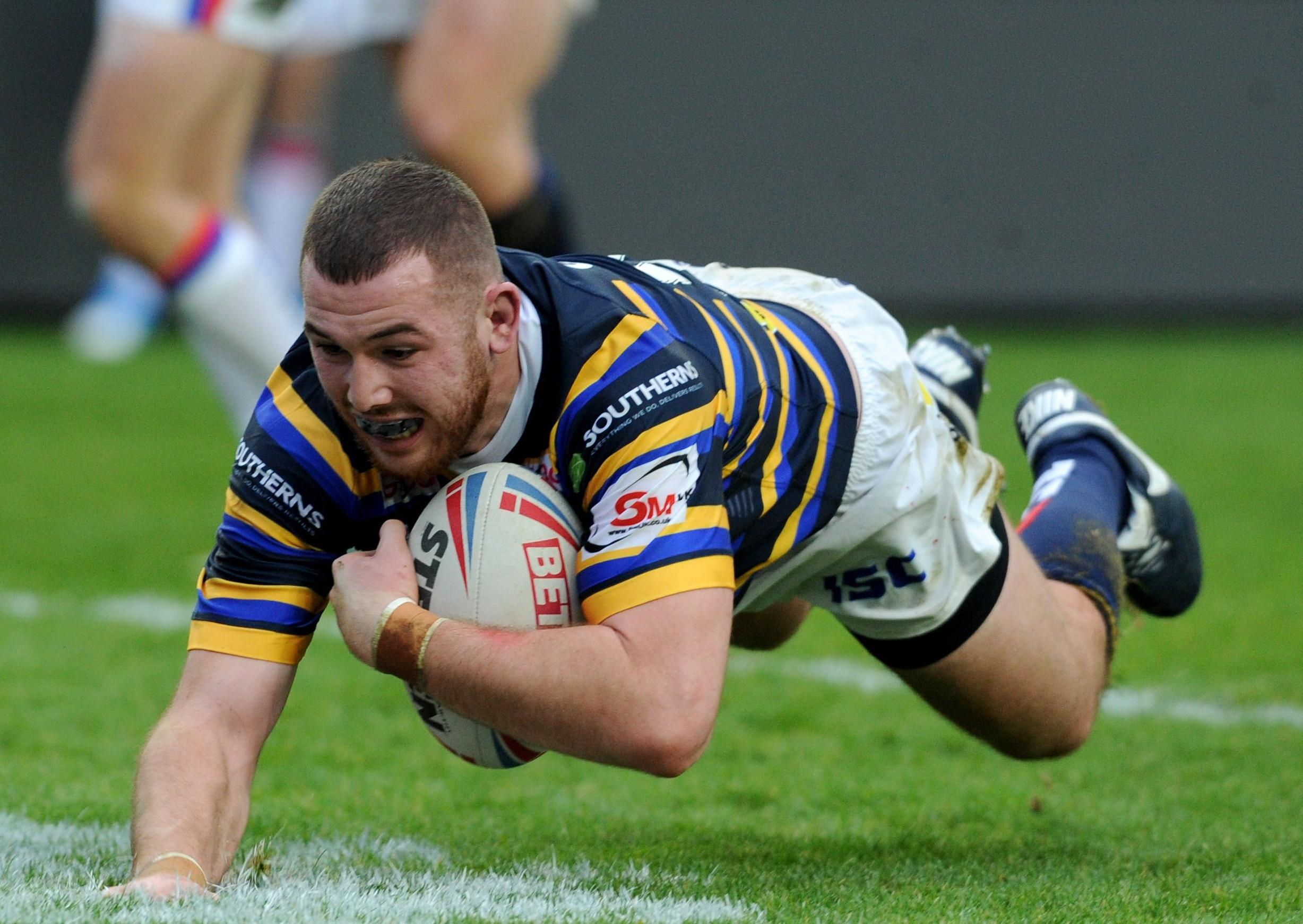 Cameron Smith touches down for Leeds Rhinos.