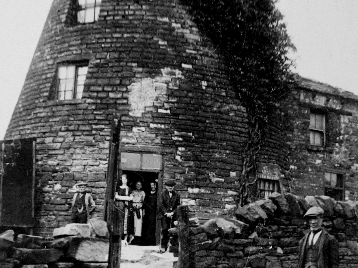 Potternewton Windmill built in the 18th century at the top of Sugarwell Hill and demolished in the 1930s.
