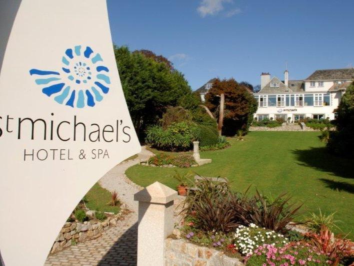 A stay at the 4-star St Michaels Hotel and Spa is the perfect spot for you and your dog to breathe in Cornish air and enjoy a luxurious spa stay. The spa features four serene treatments rooms and a large hydrotherapy pool.