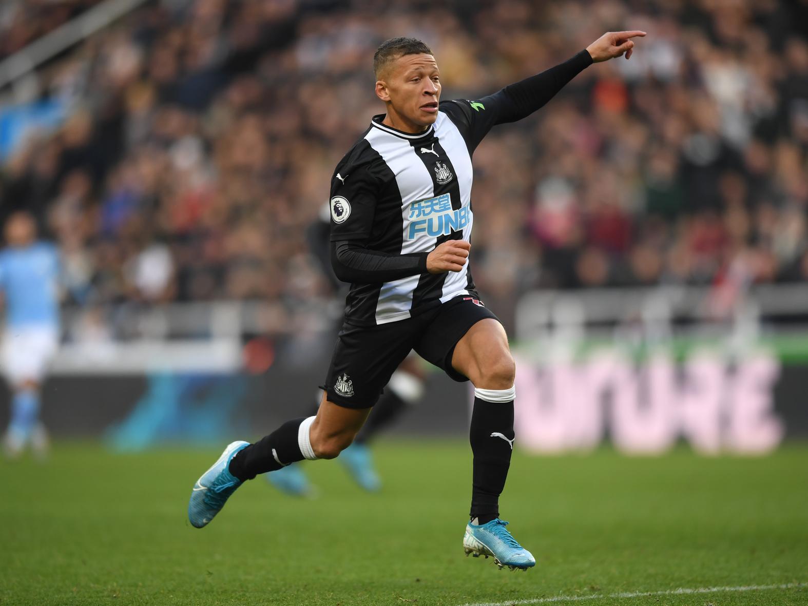 Nottingham Forest have receiveda boost in their attempts to sign Newcastle United's 20m-rated striker Dwight Gayle, after Aston Villa pulled out of the race to secure his services. (Telegraph)