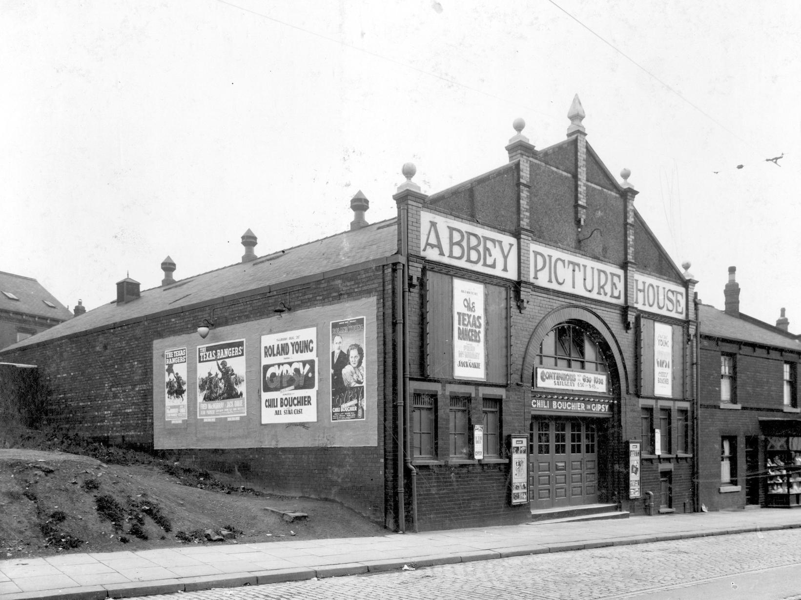 Abbey Picture House on Abbey Road in Kirkstall. It boasted 520 seats with music provided from an orchestral balcony. Closed in Octoebr 1960. The last film shown was Idle on Parade.