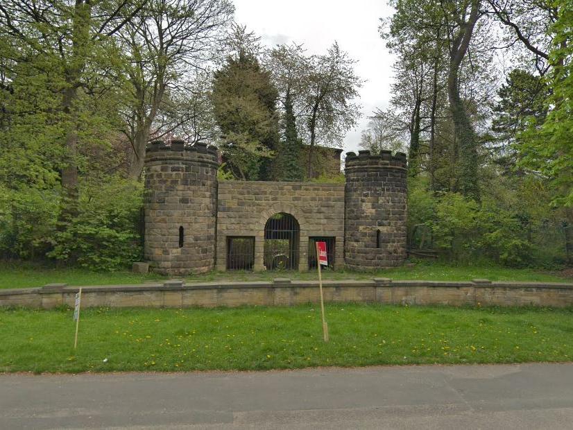 Part of the Old Bear Pit on Cardigan Road still exists, but the now listed building was once home to a zoo where you could feed bananas to bears.