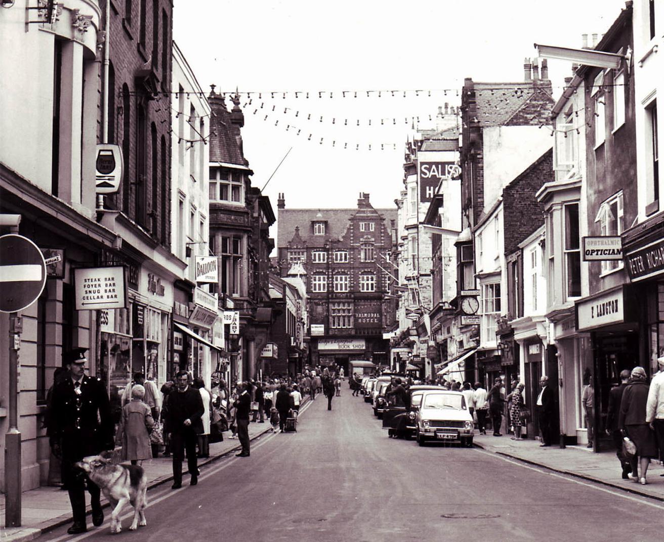 This main street wasnt pedestrianised, in fact most of the town centre wasnt.