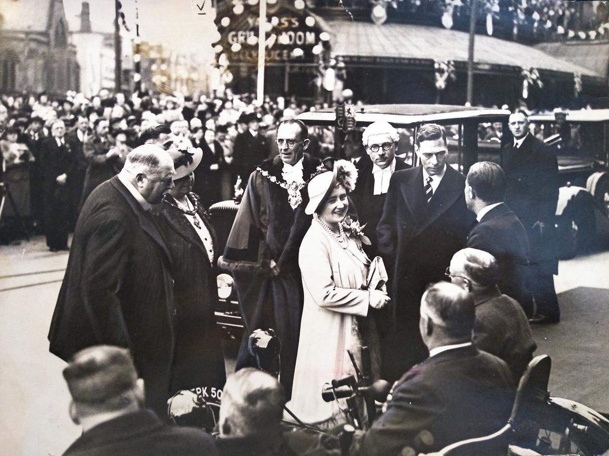 The scene in Talbot Square when the King and Queen talked with War heroes during their visit in 1938