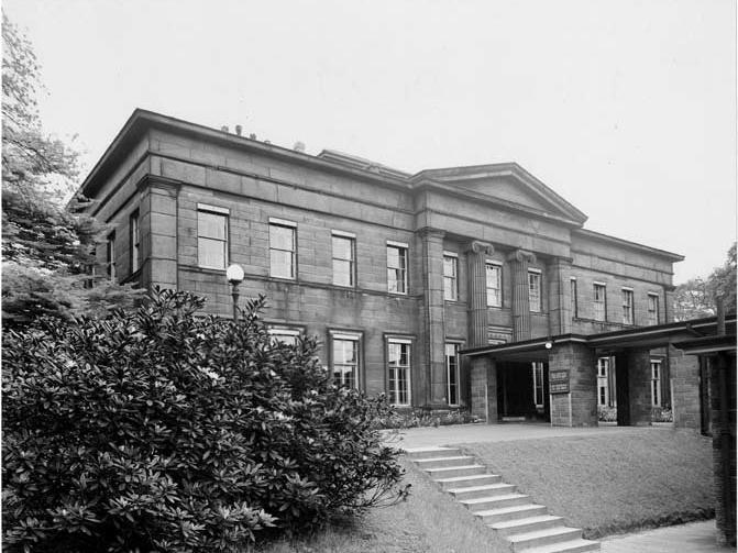 Built in the 1830s Gledhow Grove was used to provide medical facilities in First World War and became part of Chapel Allerton Hospital.