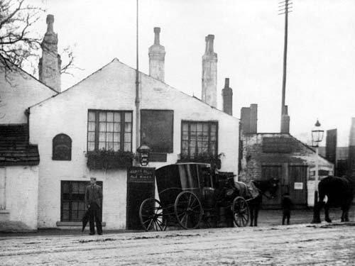 The Mexborough Arms which was famous for the size of the bowling green. The licensee is James Hill, a horse drawn cab is in the road. Plans for a new public house began in 1924 and a replacement was completed by 1928.