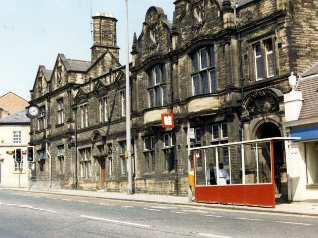Harrogate Road showing Chapel Allerton Library in the centre, with the police station and Midland Bank to the left and Leeds Building Society partly visible on the right.
