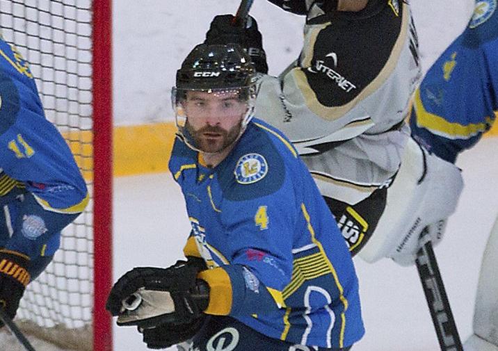 SPREADING THE LOAD: Leeds Chiefs' player-coach, Sam Zajac. Picture courtesy of Tony Sargent.