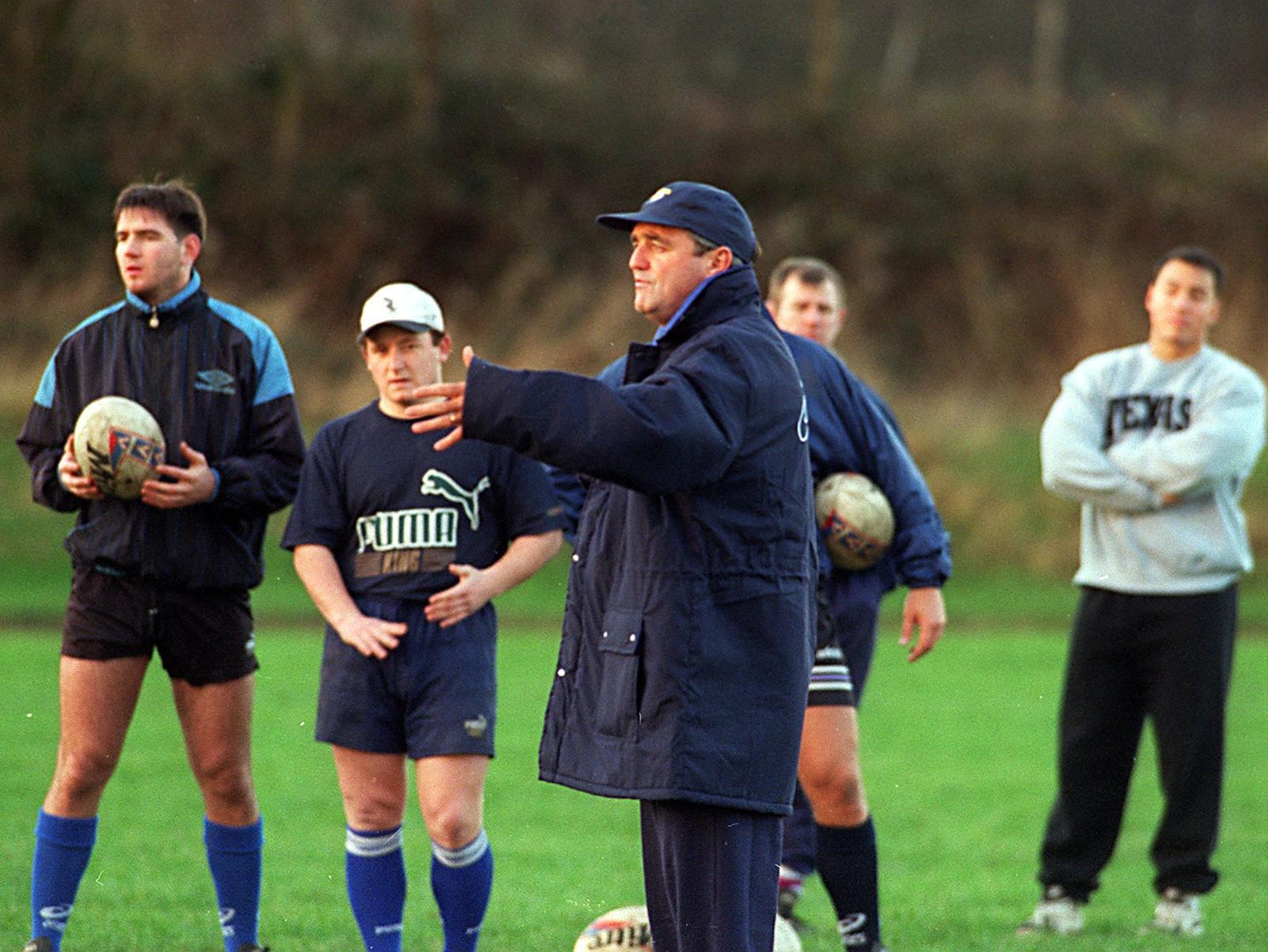 New Leeds Rhinos head coach Graham Murray takes training for the first time.