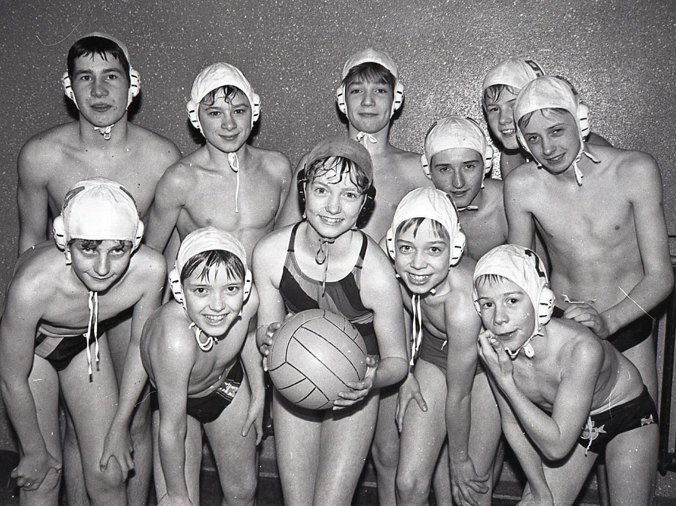 Teenager Fiona Haworth often finds herself the centre of attraction with the lads... especially when it comes to making a splash in the swimming world. Fiona, 13, is the only girl in Lancashire playing competitive water polo. Fiona, of Factory Lane, Penwortham, stepped into the Preston Piranha under-16 side in an emergency, but is now a regular