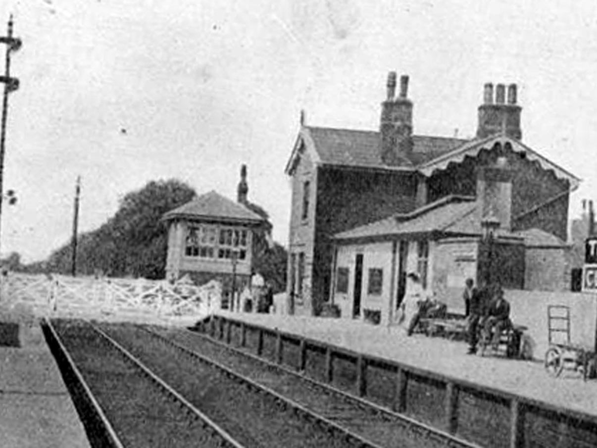 Thornton Cleveleys Railway Station in 1906. According to a tourism brochure, in addition to the passenger station at Thornton for Cleveleys, there was a goods station which ensured the quick and cheap delivery of building material.