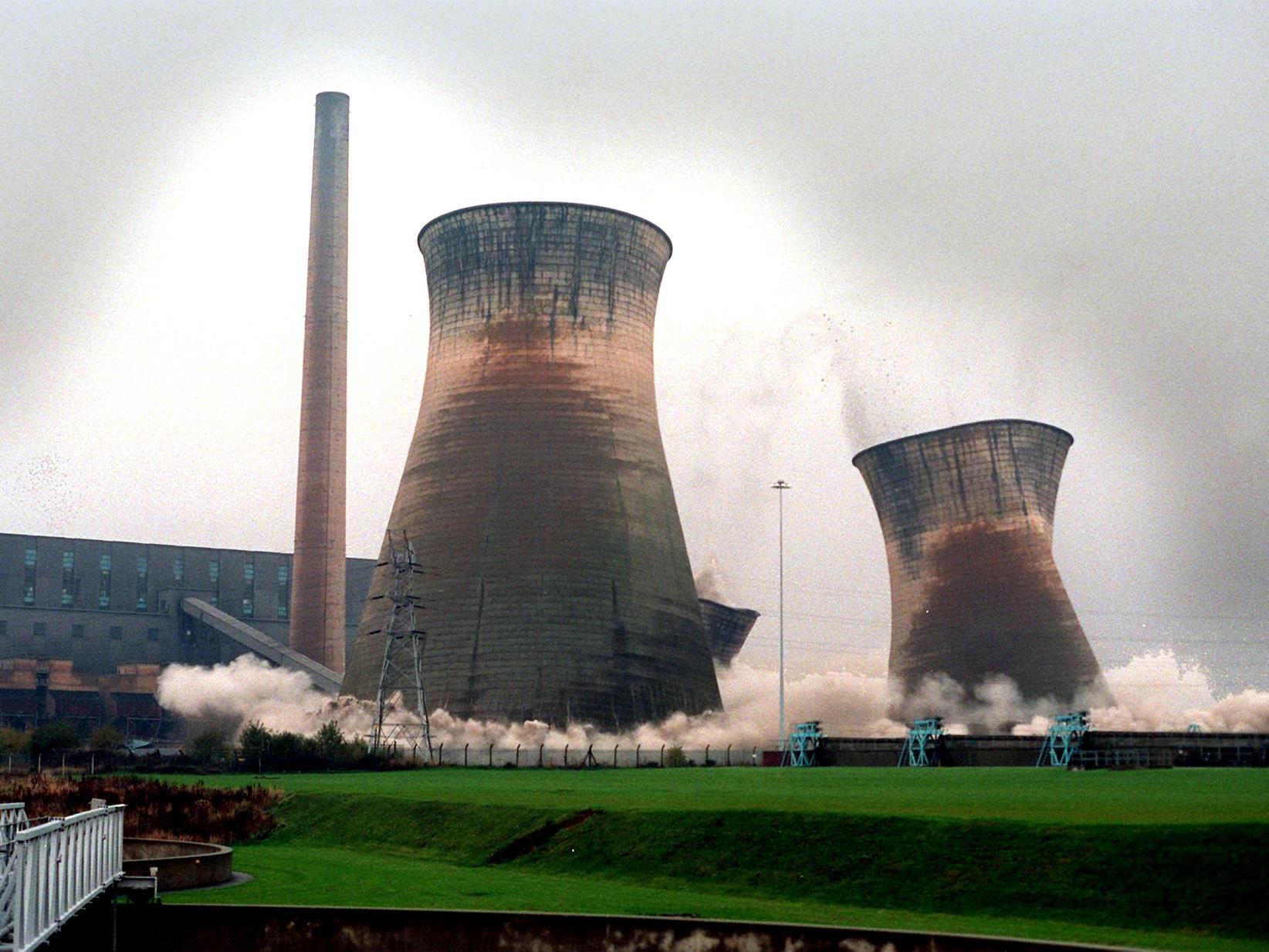 The demolition of three cooling towers and a chimney at Skelton Grange 'B' Power Station at Stourton in November 1995.