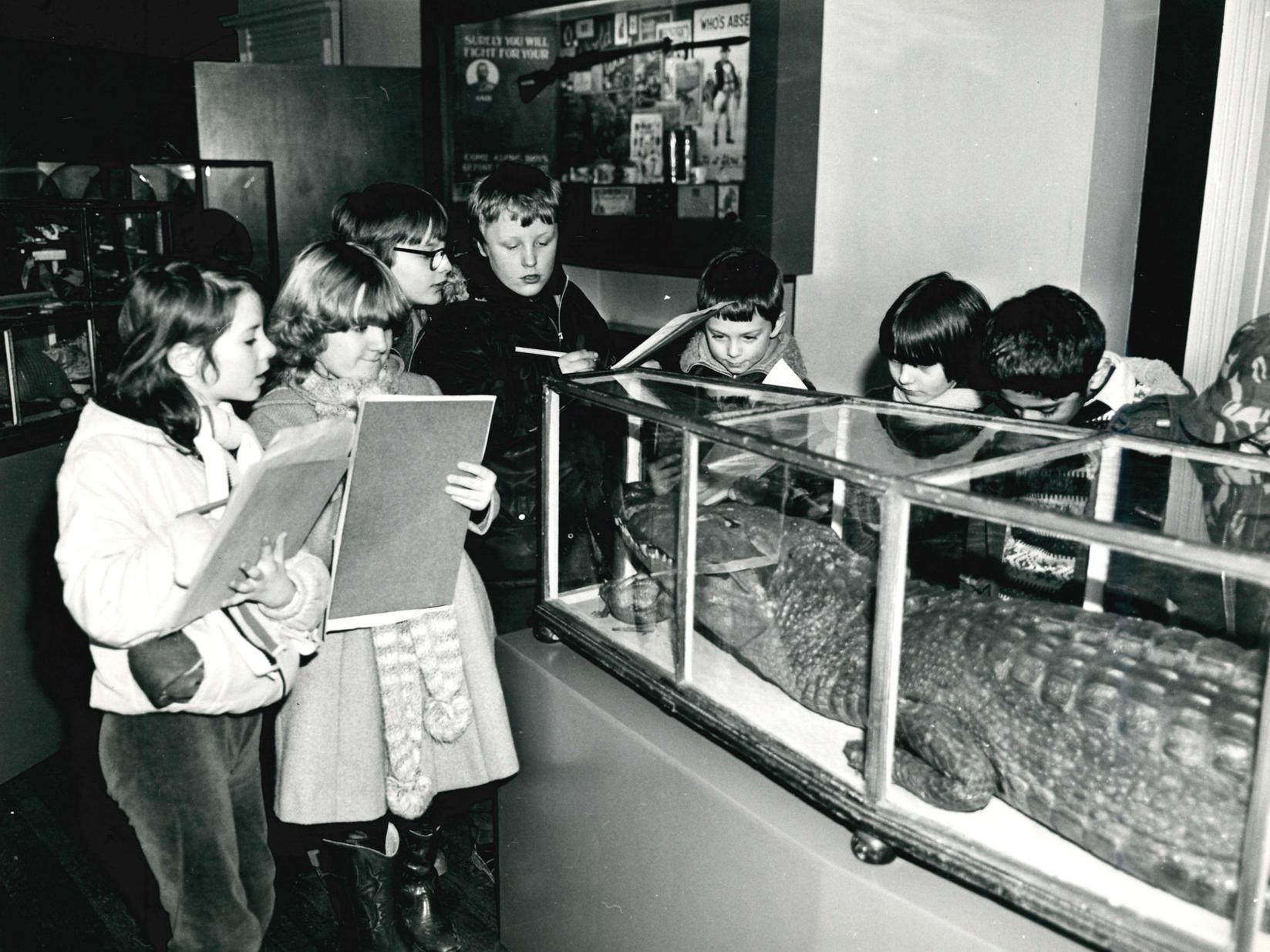 Sandal Magna First School. Pupils visit Wakefield Museum, 1983.