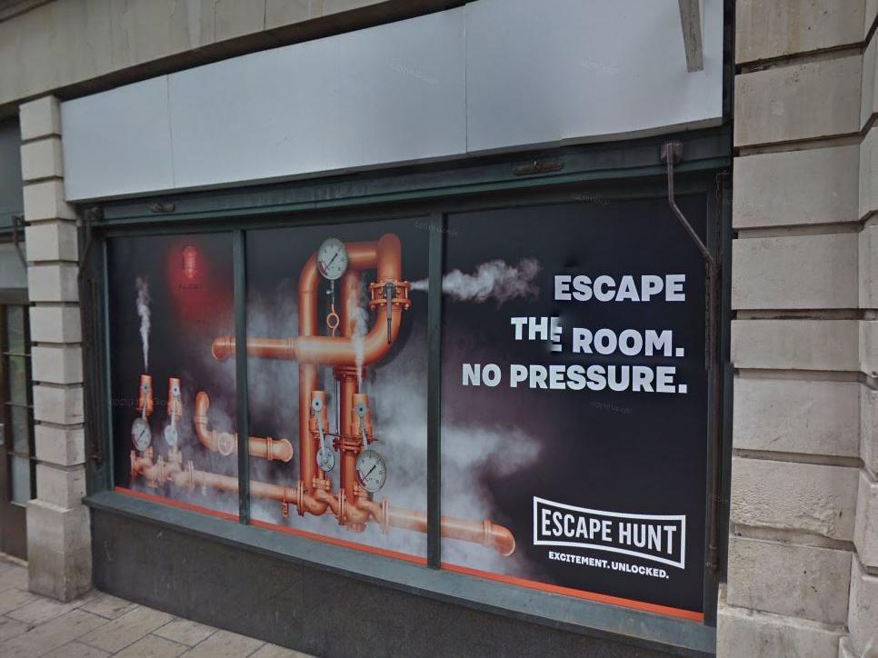 Located on the upper balcony of The Light, this venue is a favourite for high-budget themes like Alice in Puzzleland and a licensed Doctor Who adventure. Reviewers frequently praise the game masters for their energy and for helping teams through complex, multi-layered puzzles. 🧩 Unit UB26, The Light, The Headrow, Leeds, LS1 8TL