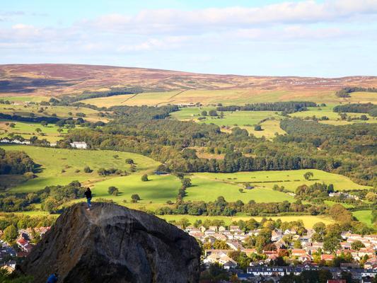 If you are looking for a setting that is sure to impress, Ilkley Moor could be the perfect fit. It requires a short uphill climb, but the views from the cow and calf rocks are certainly worth the climb.