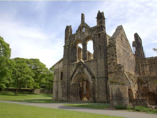 Few locations can top the spectacular backdrop offered by the ruins of Kirkstall Abbey, and with 24 hectares of parkland surrounding it, you can enjoy a romantic stroll before asking that all important question.